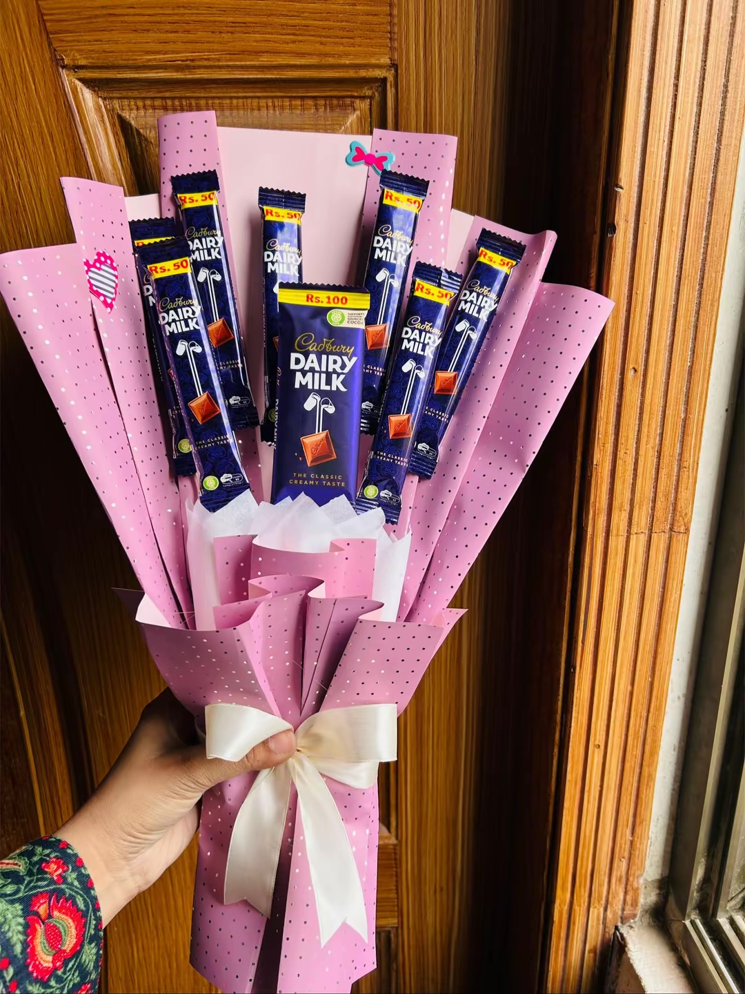 Deal ( Flower and Chocolate Bouquet with handmade Cards) photo 6