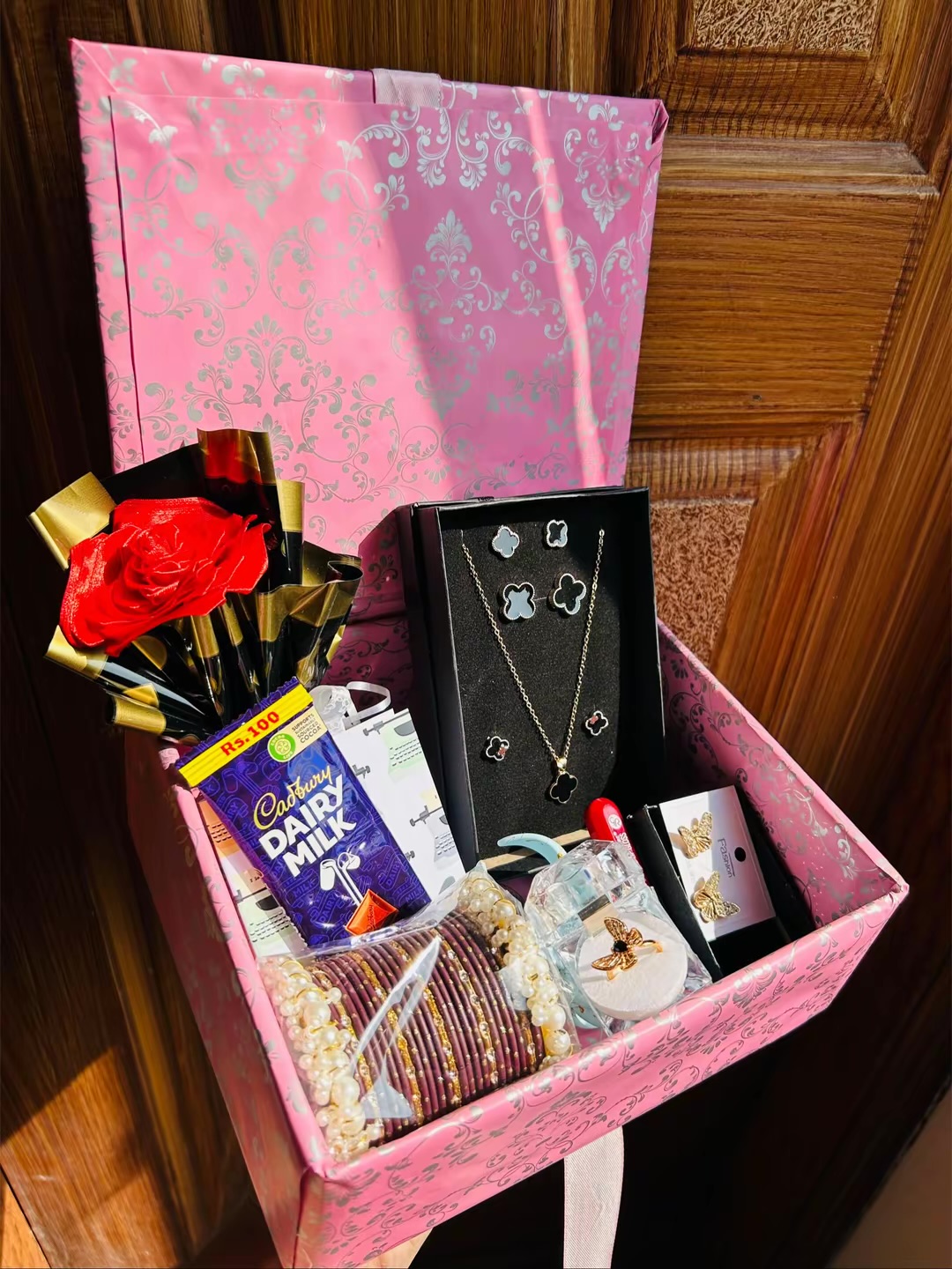 Mini Gift hamper For Girls photo 2