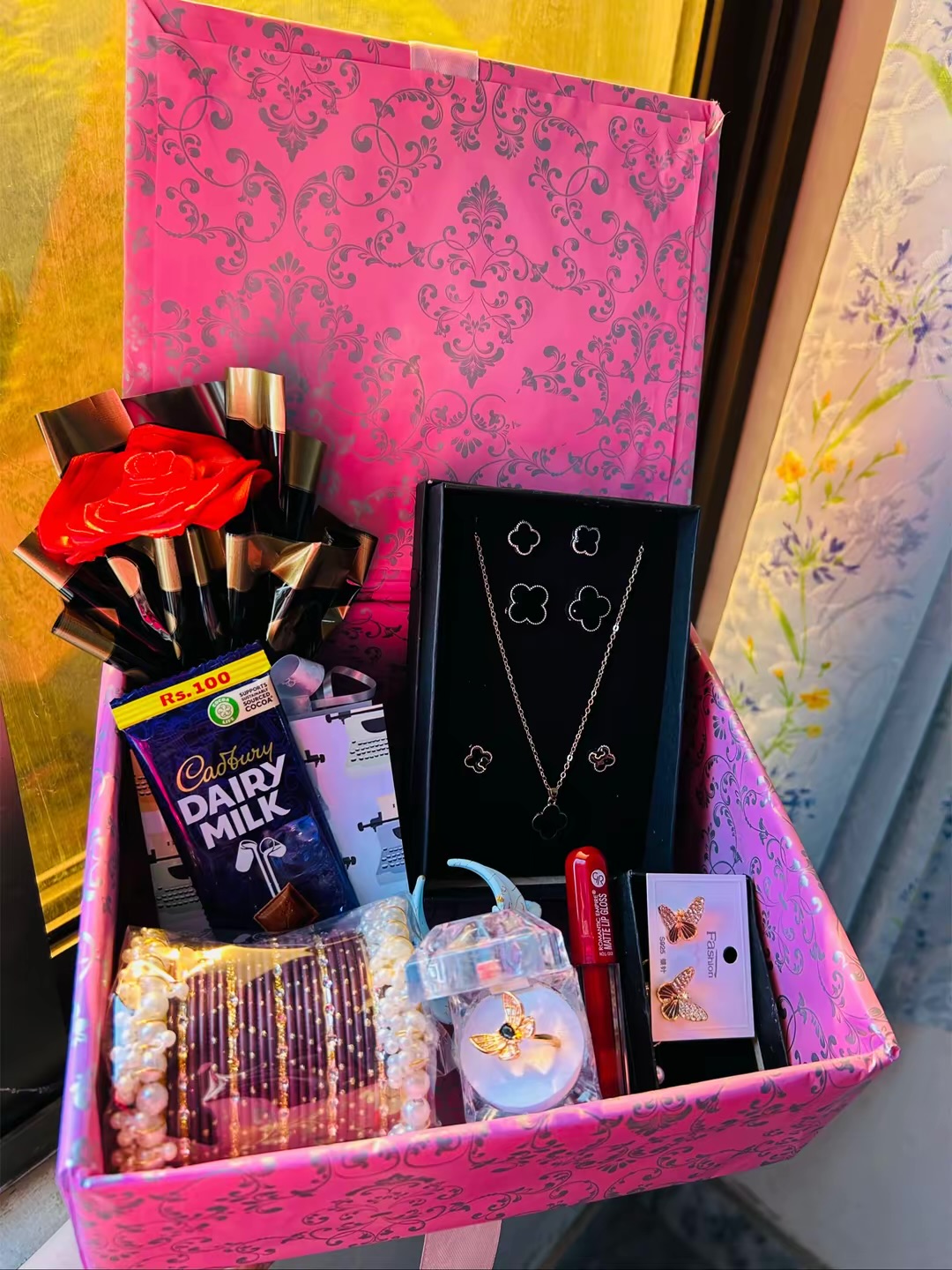 Mini Gift hamper For Girls