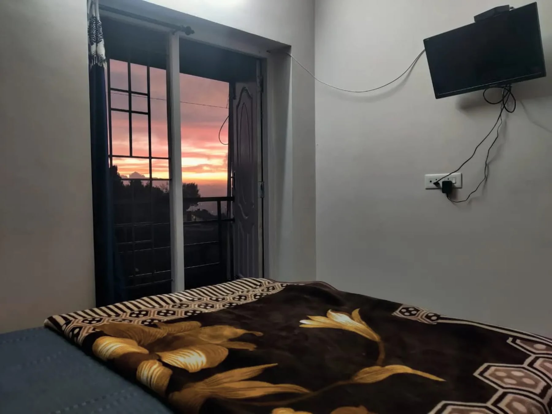 Spacious bedroom at Ooty Horizon Heights stay