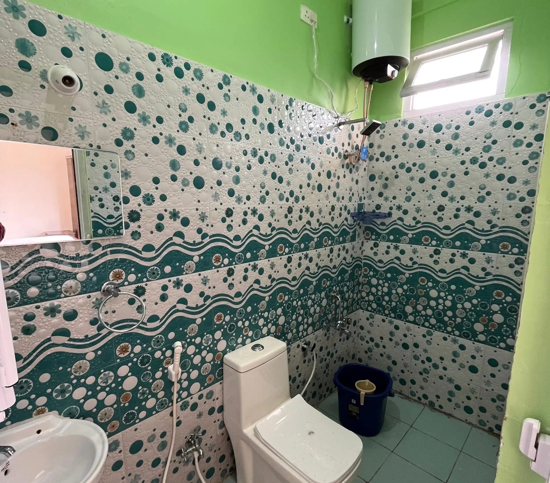 Modern bathroom in Yoga Jay Homestay