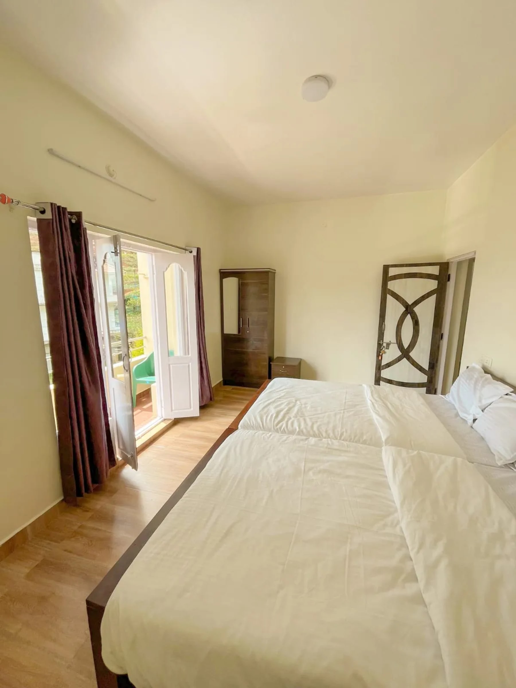 Modern bedroom at Yoga Jay Homestay Ooty