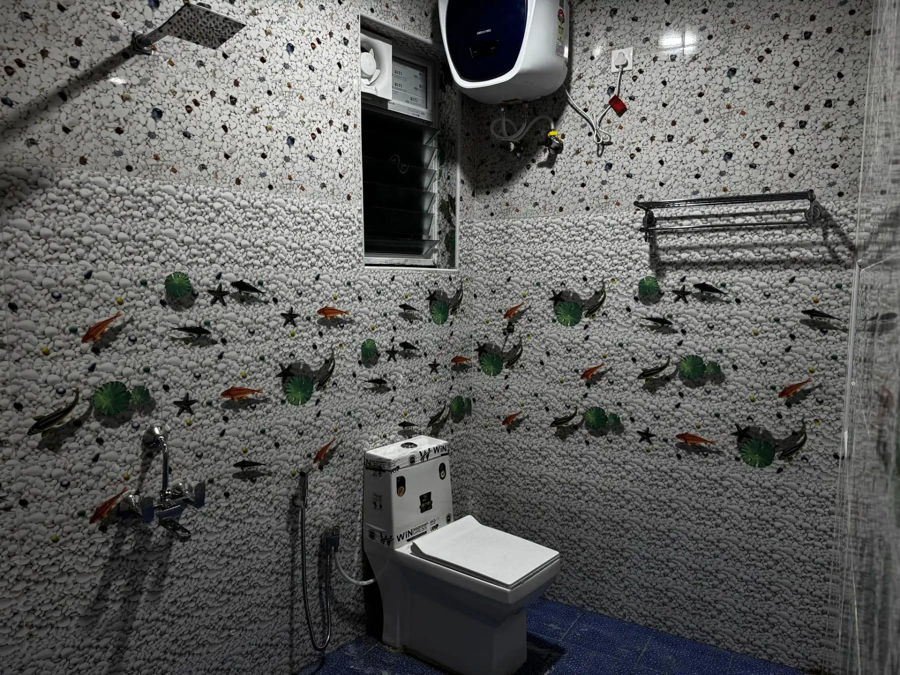 Clean bathroom at Star Pink Cottage in Ooty