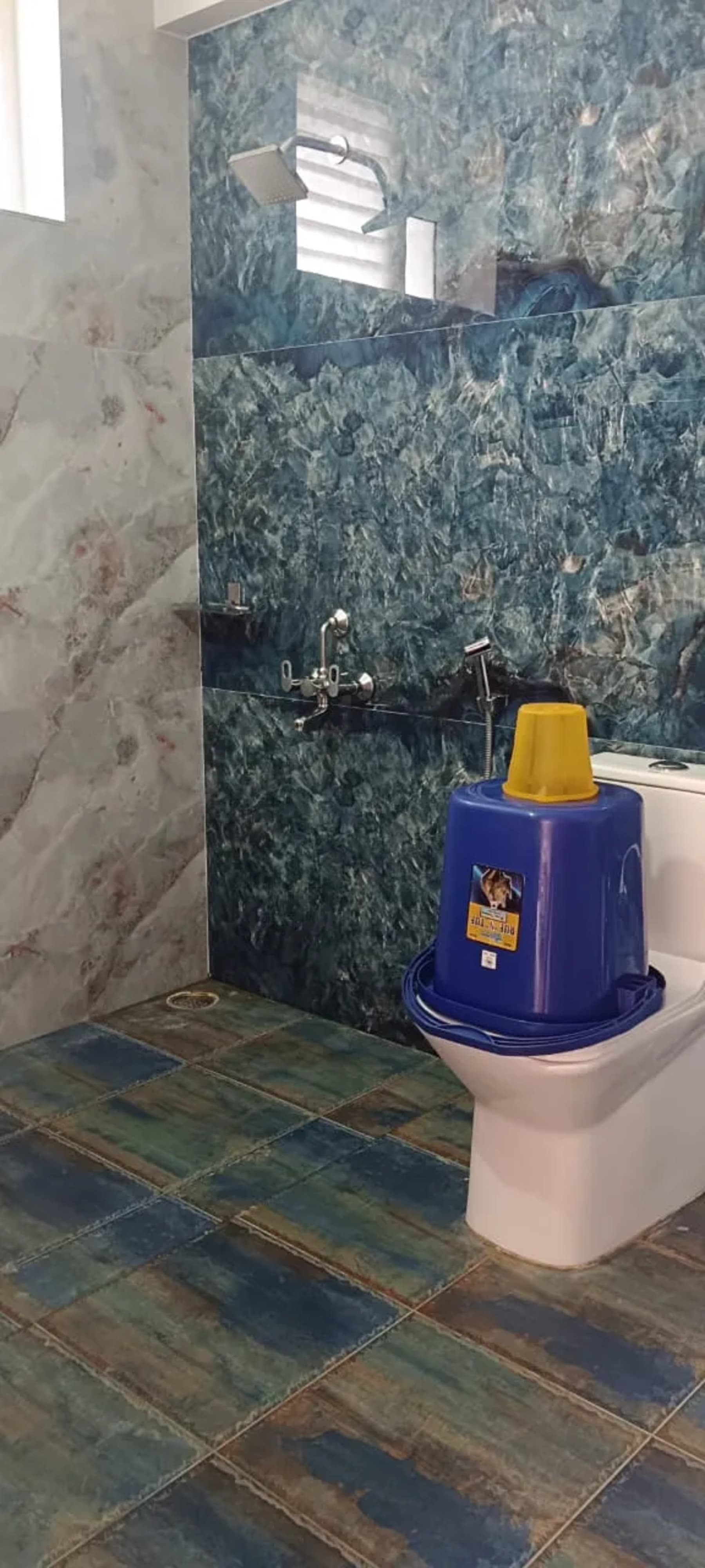 Clean bathroom at Moongil Ilam Homestay