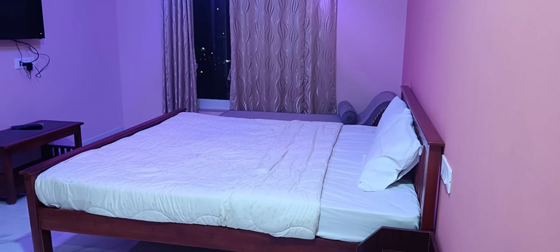 Spacious bedroom at Moongil Ilam Homestay Ooty