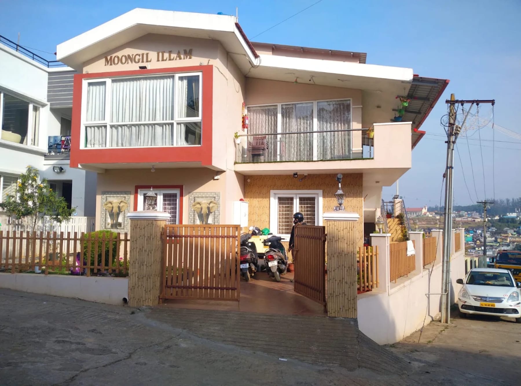 Moongil Ilam Homestay exterior in Ooty surrounded by greenery