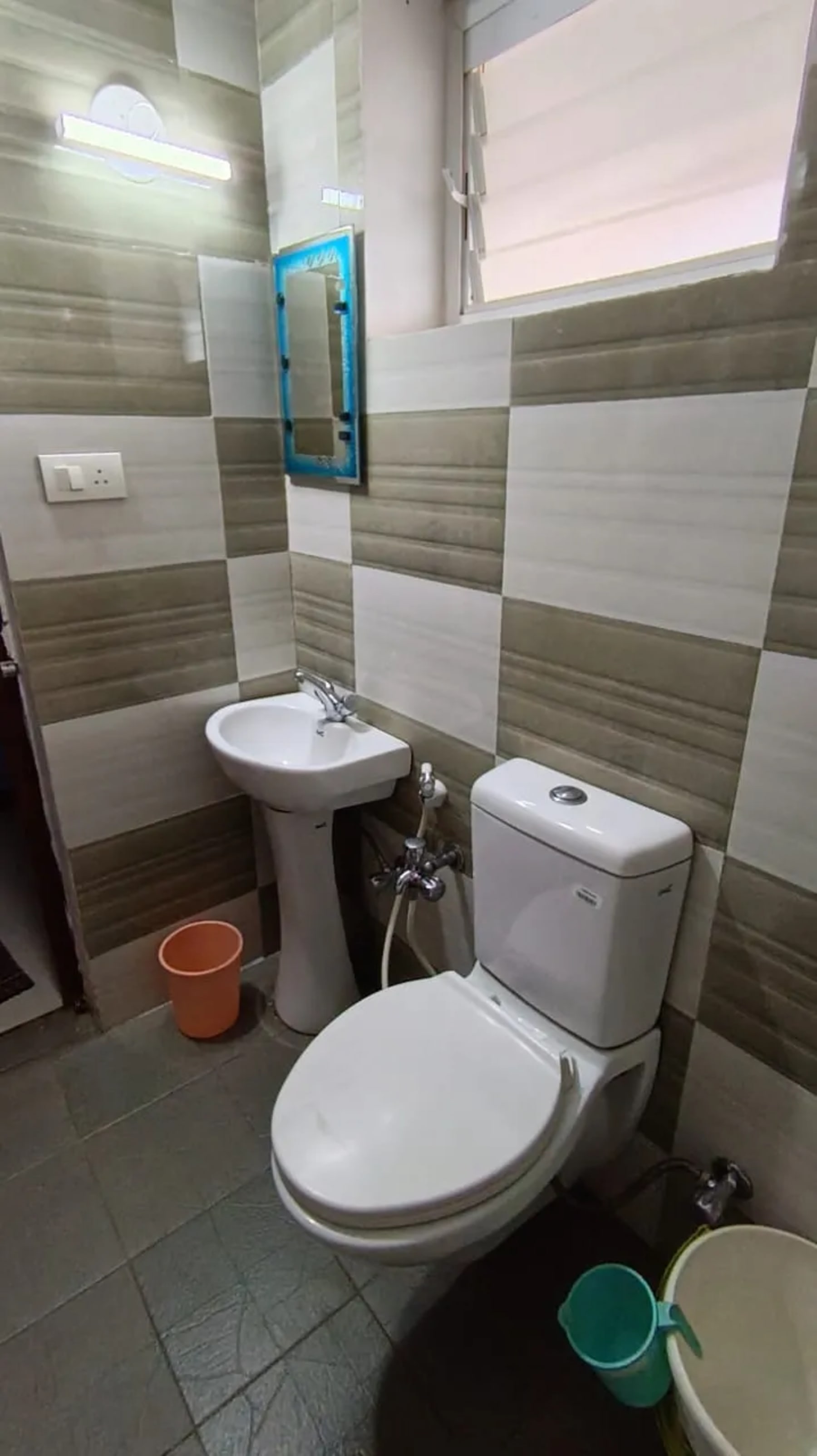 Bathroom at ADK Royal Park Inn Ooty homestay