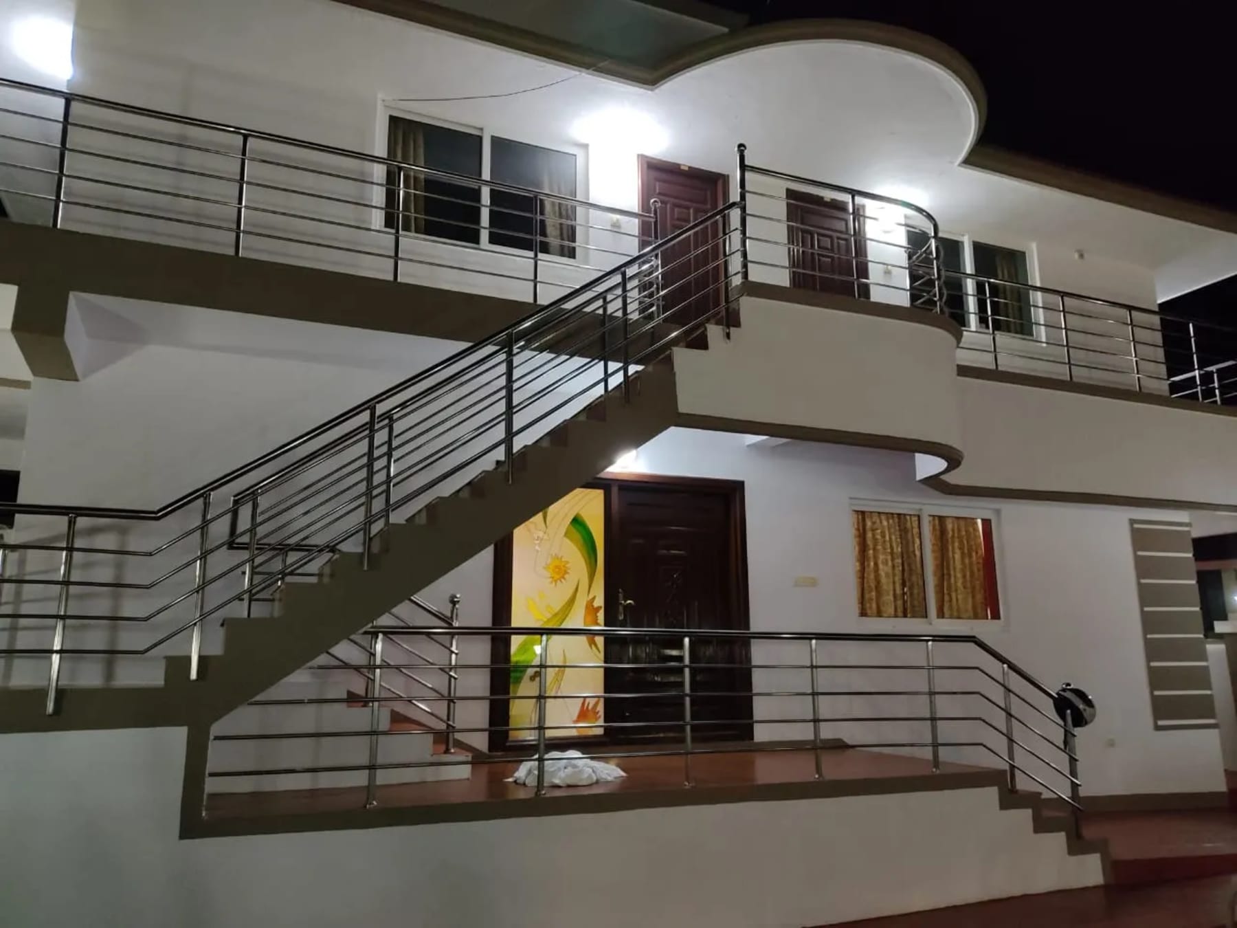 Exterior view of ADK Royal Park Inn homestay in Ooty
