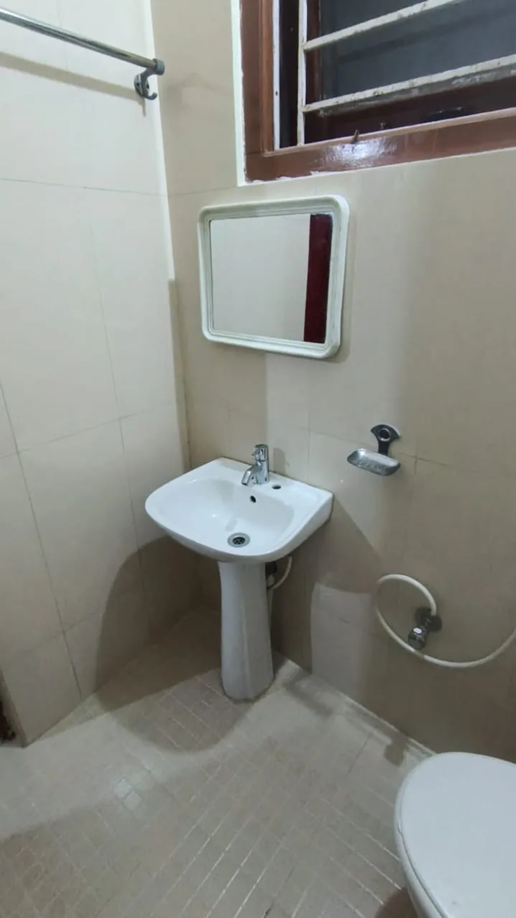 Bathroom at ADK Royal Park Inn 2 Ooty homestay