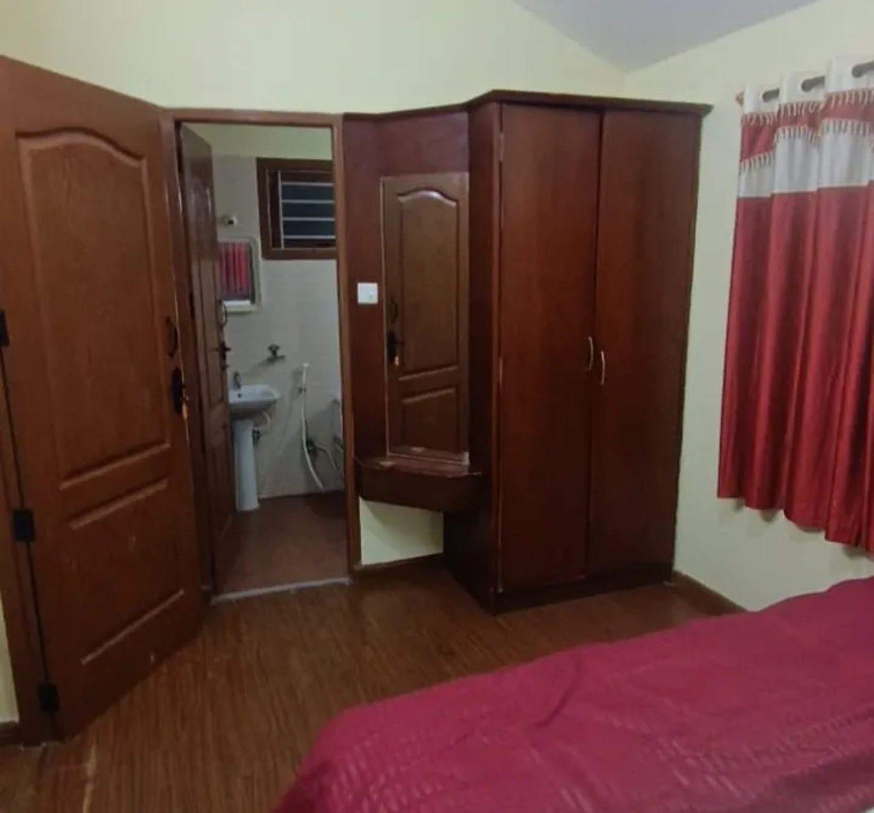 Well-maintained bedroom at ADK Royal Park Inn 2 homestay
