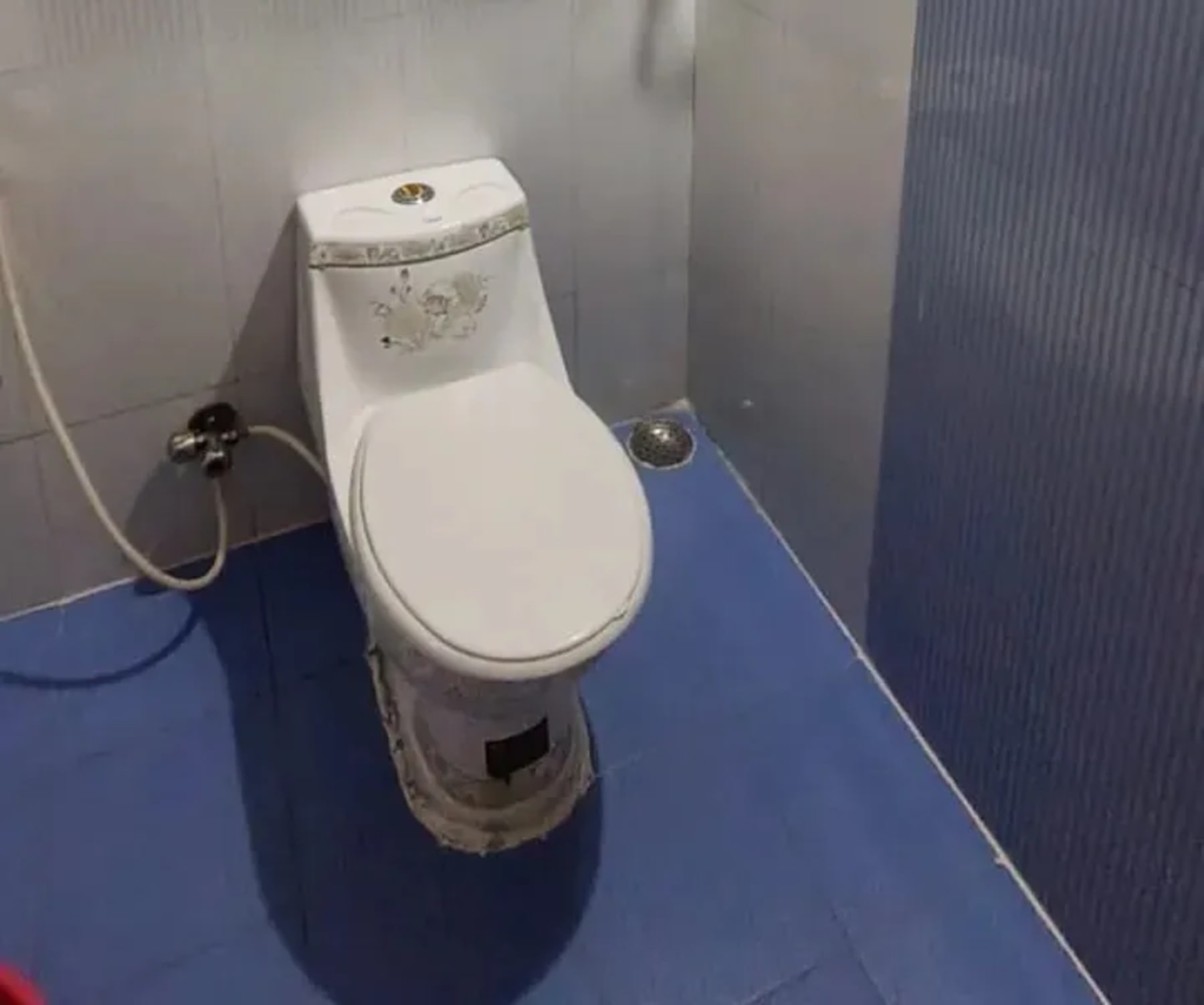 Well-maintained bathroom at ADK Royal Park Inn 2 Ooty