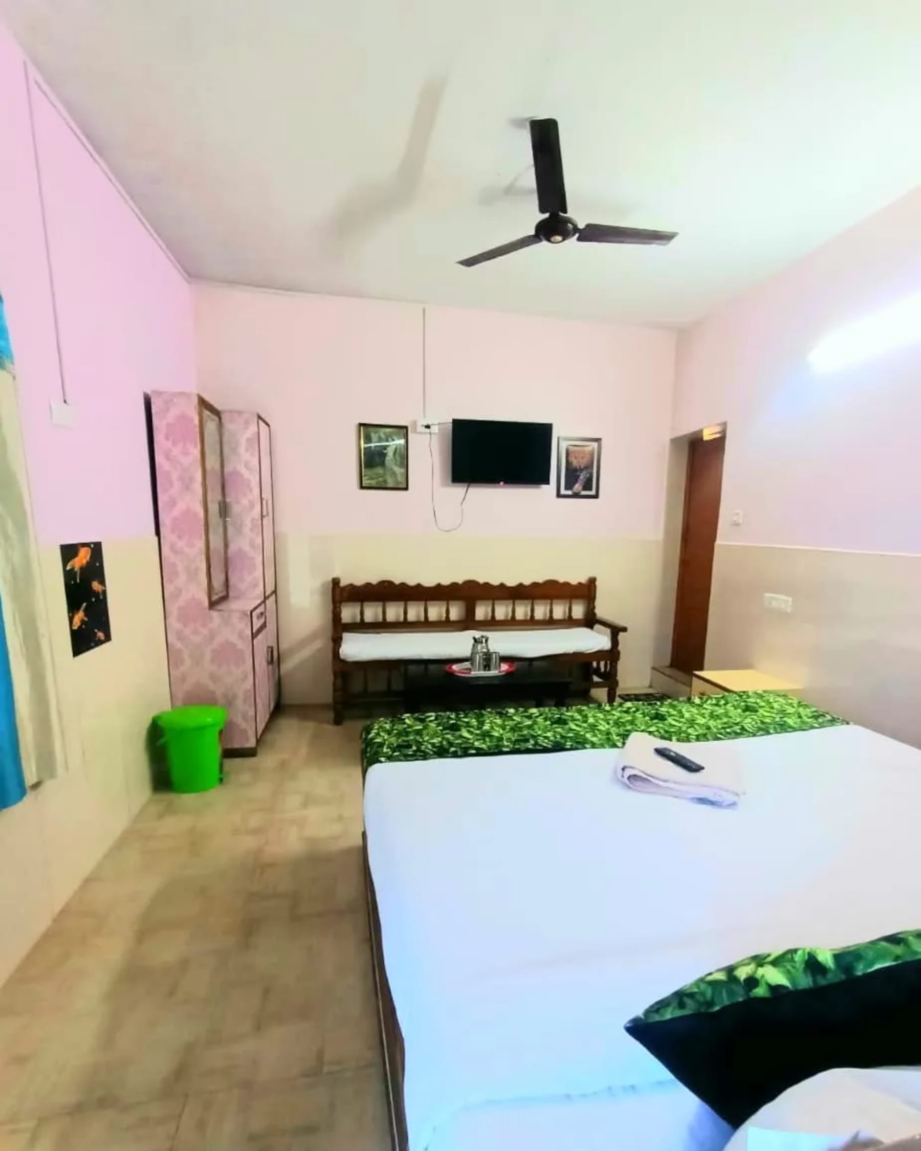 Clean bedroom at Pillars Residency house stay Ooty