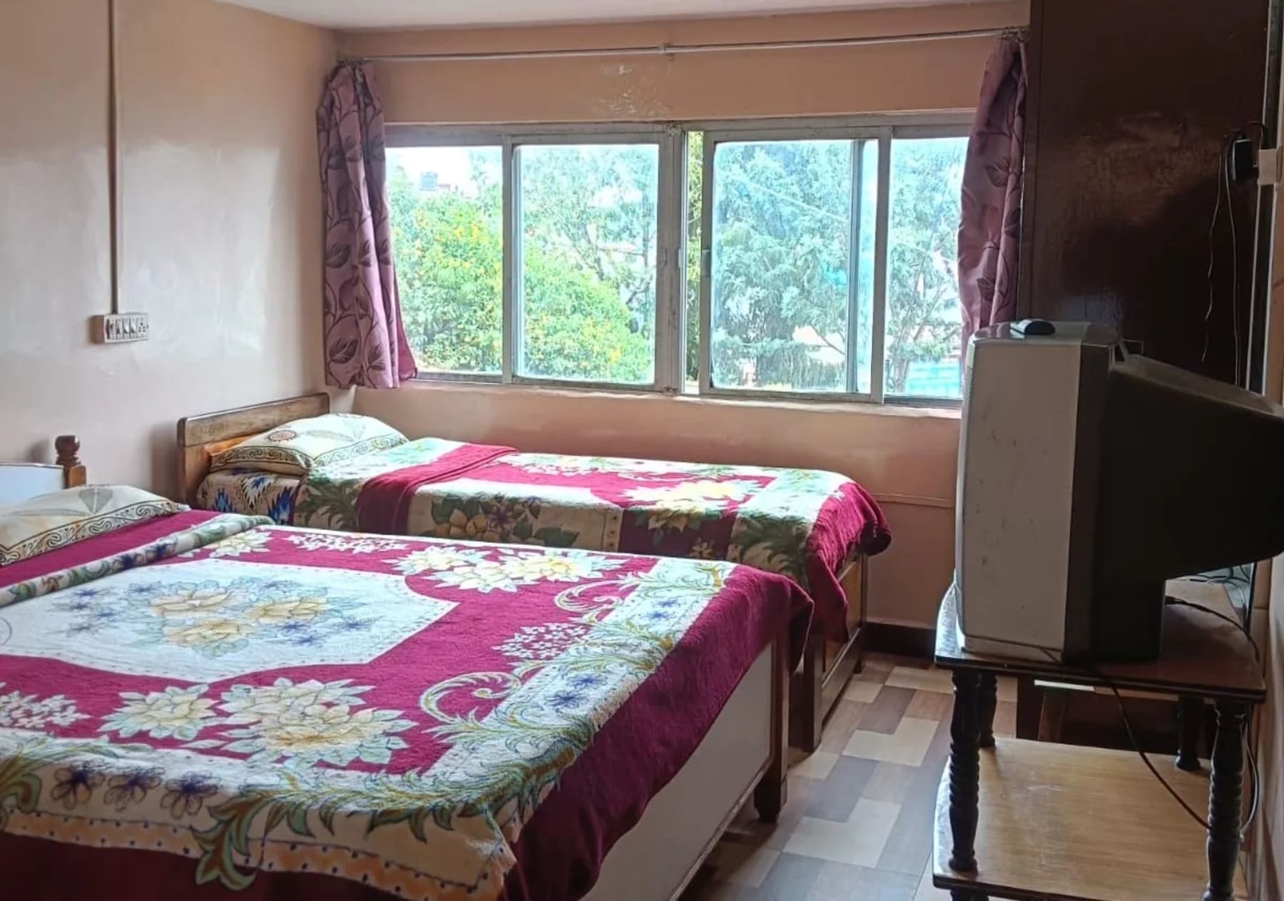 Bedroom at Greens Lodge hotel in Ooty