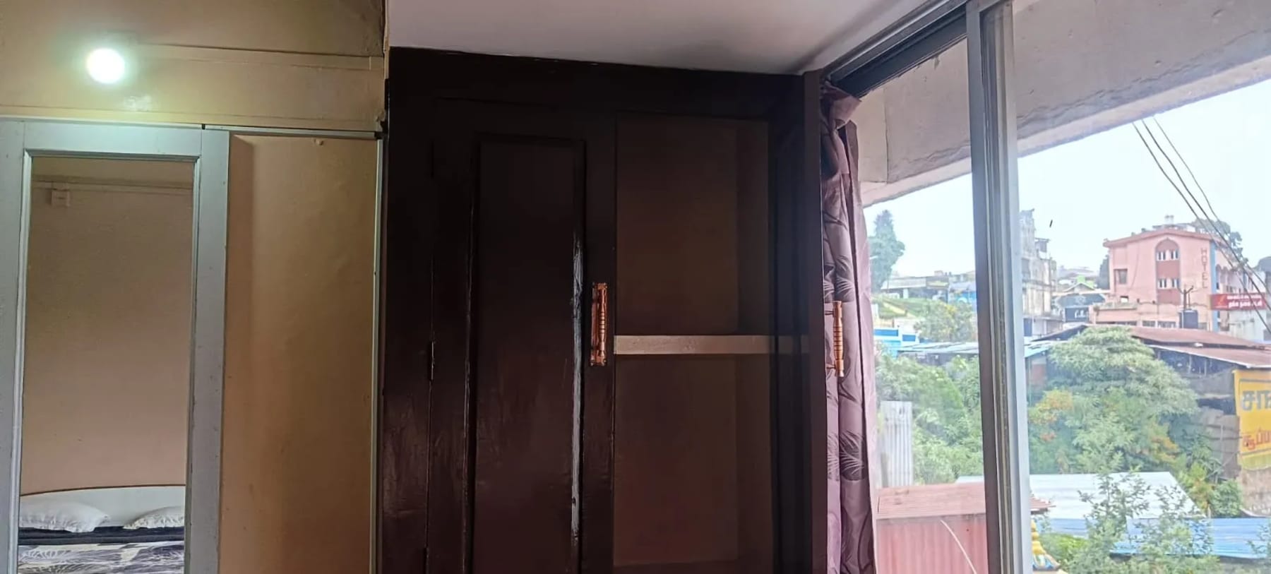 Double bedroom at Greens Lodge in Ooty