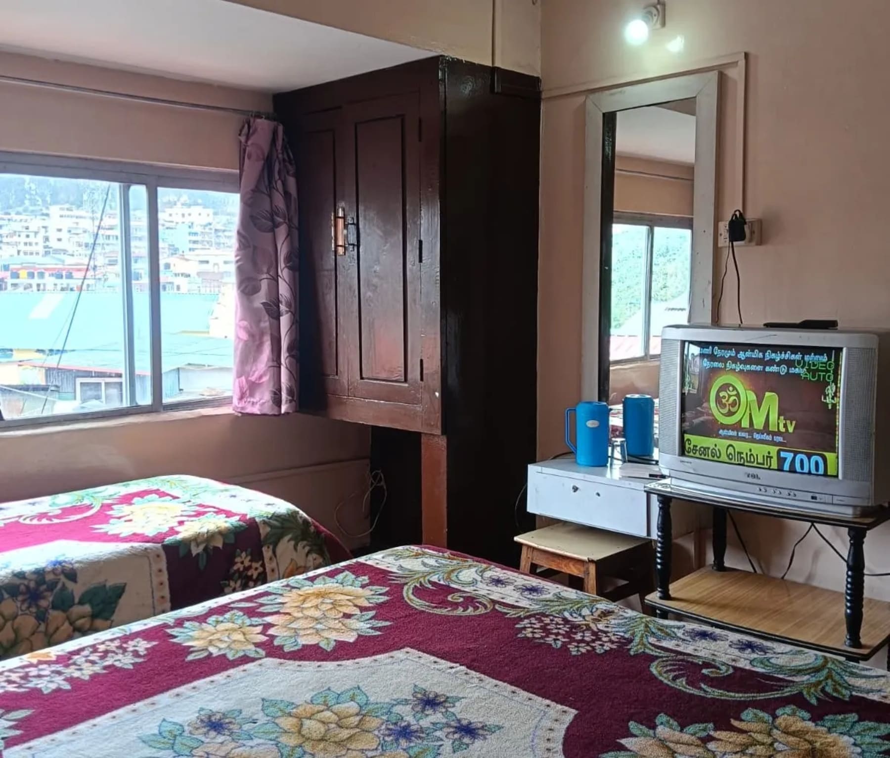Clean bedroom at Greens Lodge Ooty