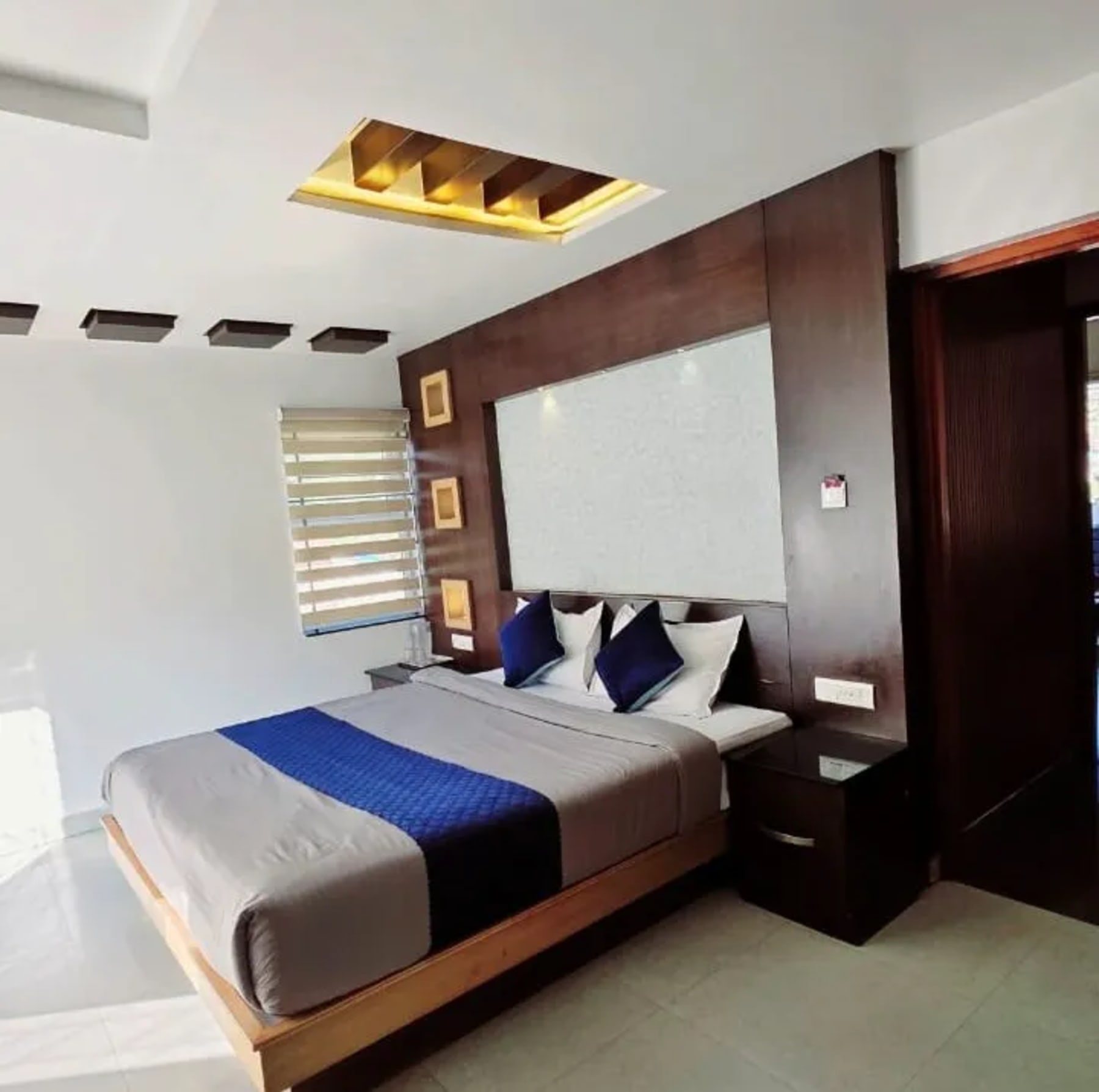 Well-furnished room at Central Residency Ooty