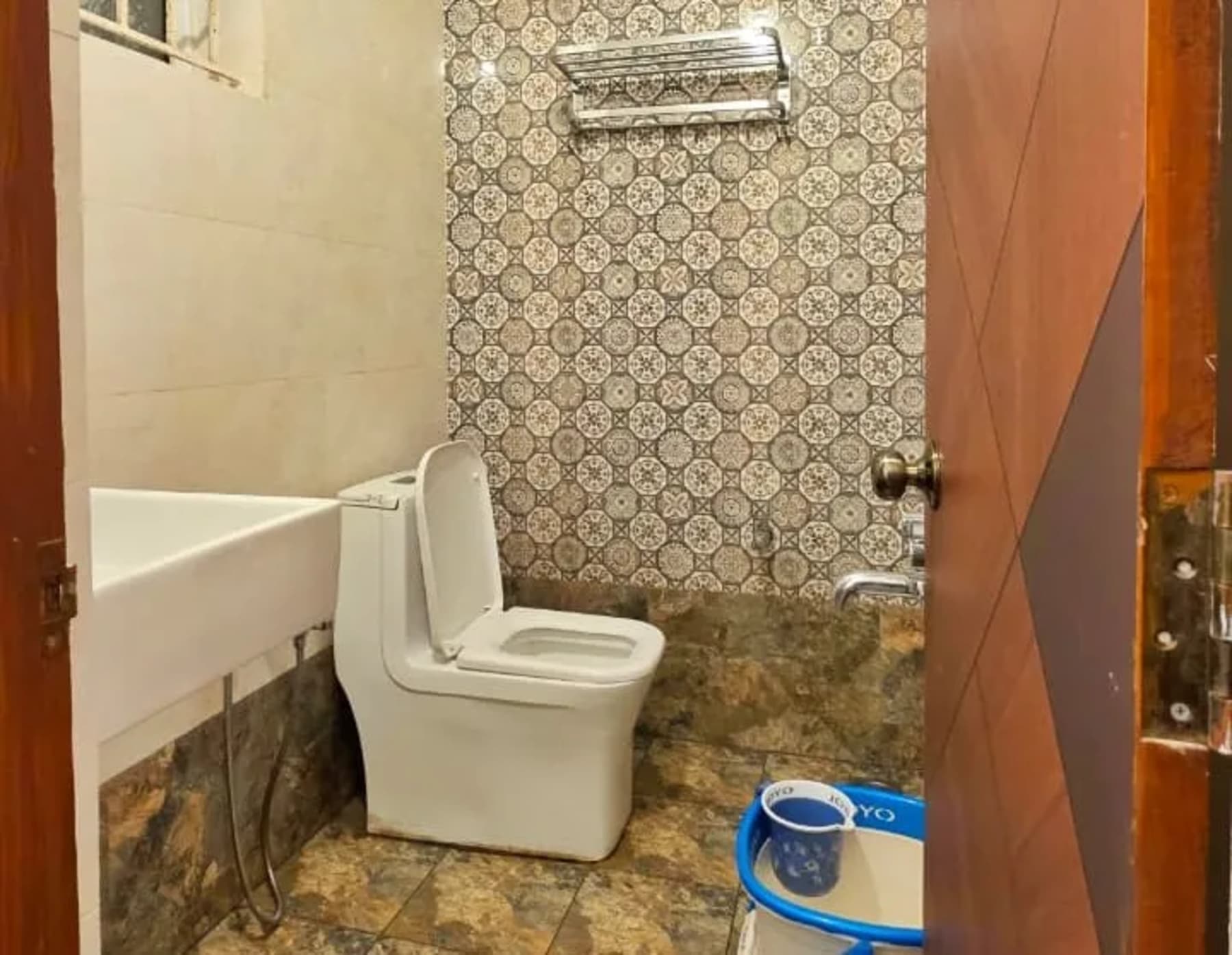 Clean bathroom at Royal Palace Residency Ooty