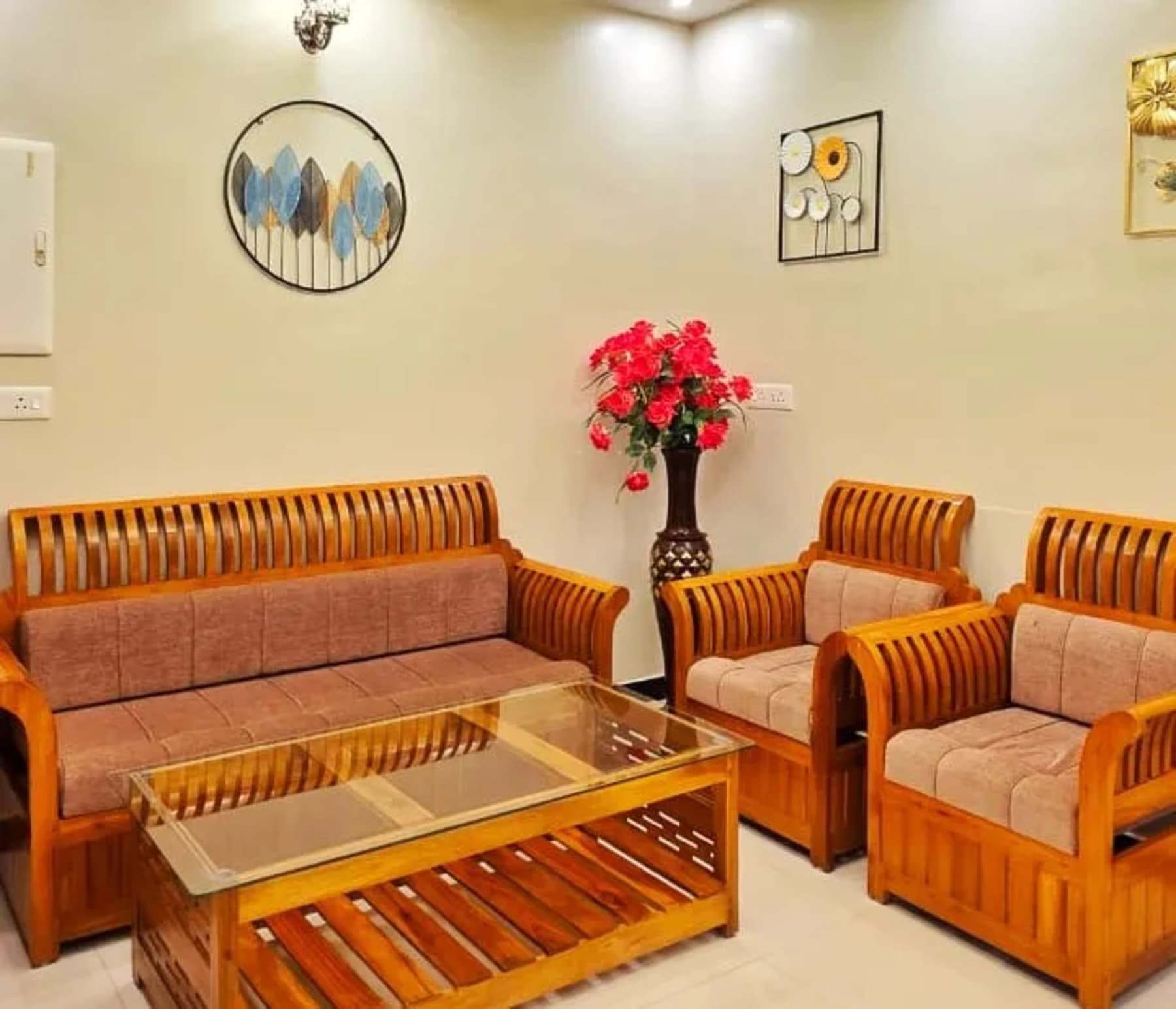 Living room at Royal Palace Residency Ooty homestay