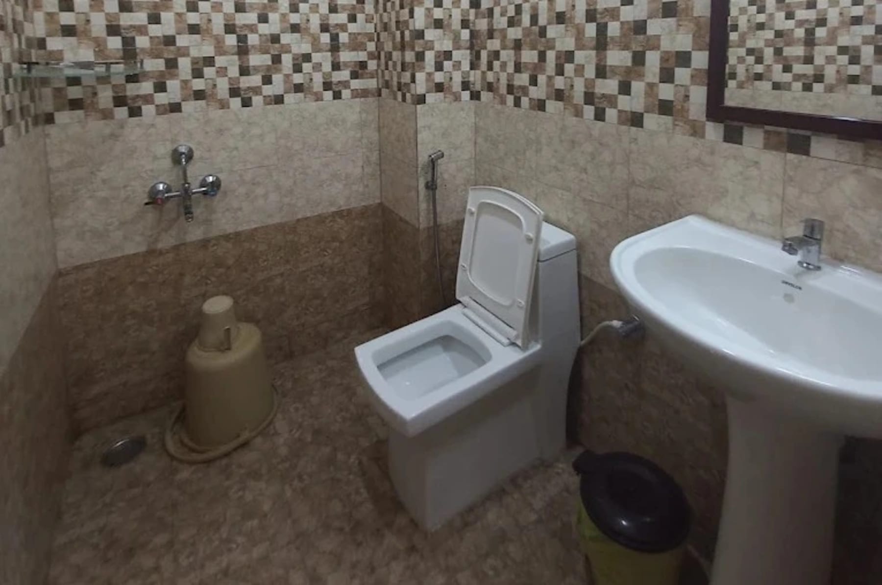 Hotel bathroom at Sviksha Inn Ooty