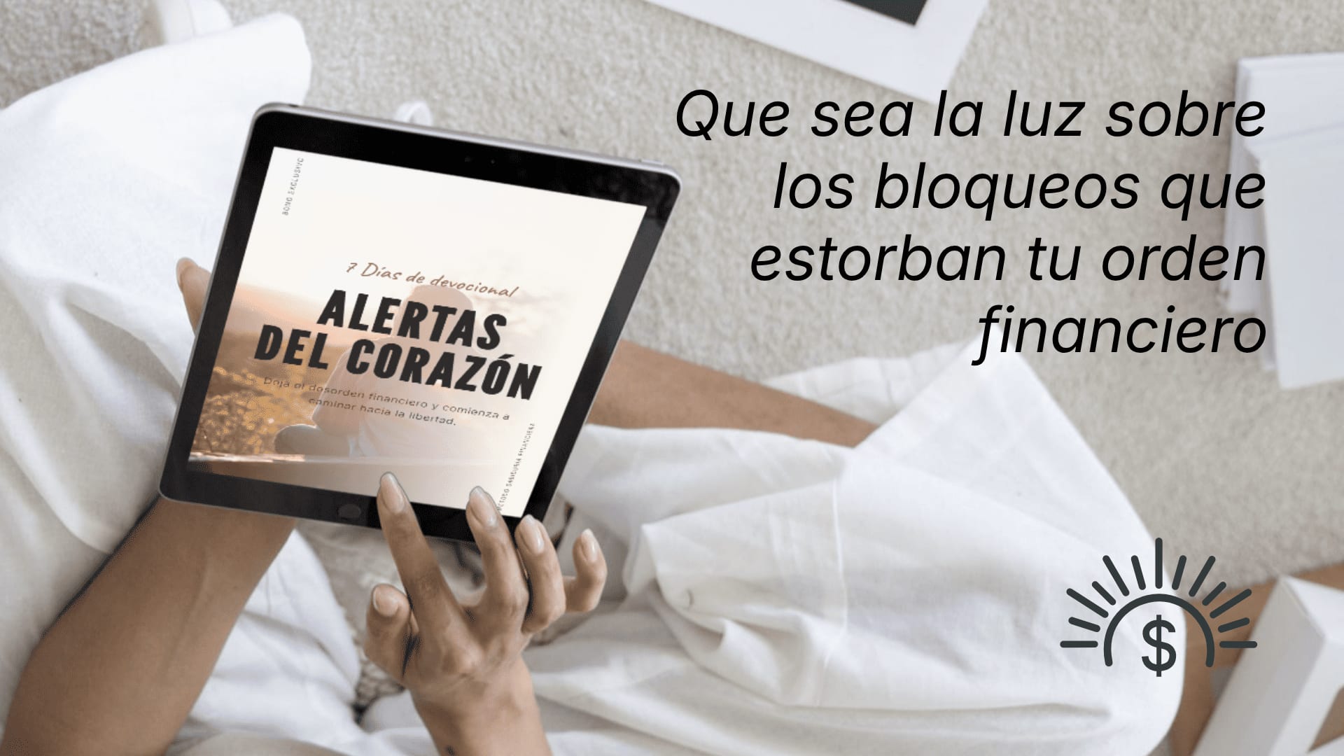Portada del devocional Alertas del Corazón, 7 días, sobre una mesa junto a una vela encendida