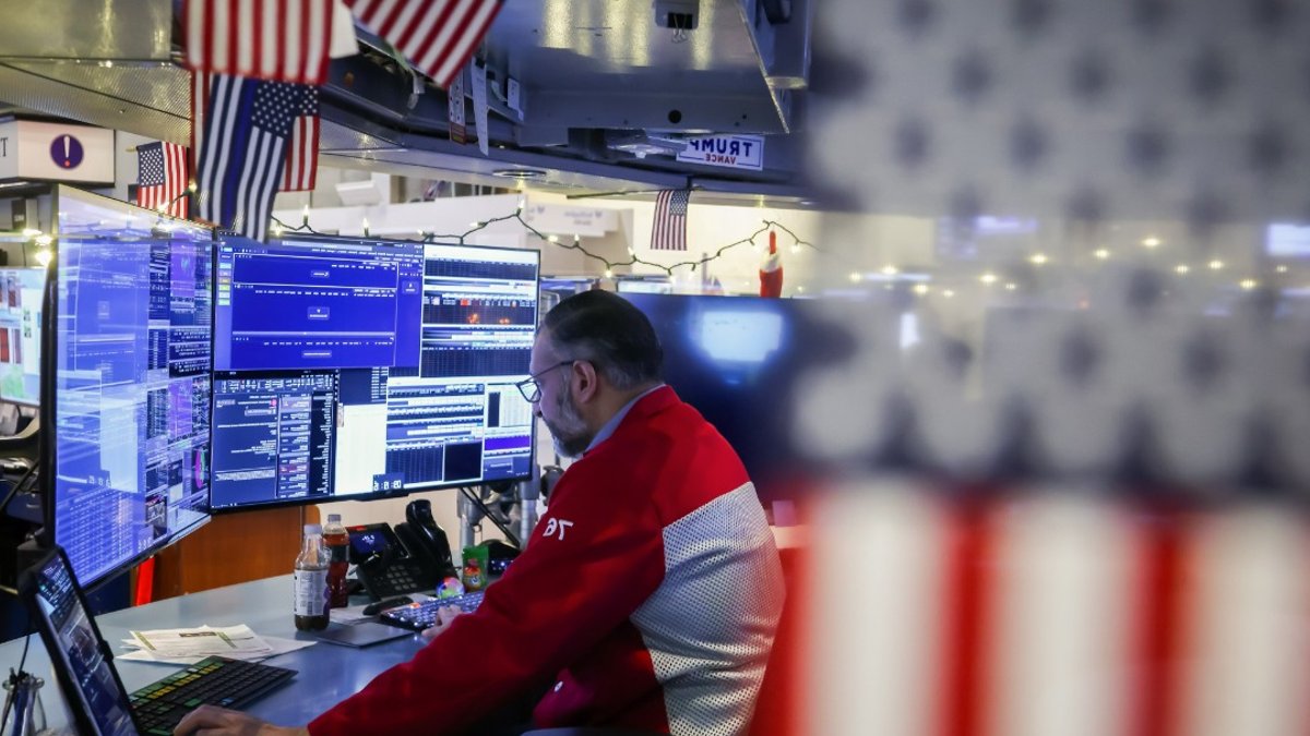 US stocks hit by AI fears and war jitters as oil tops $100 US stocks hit by AI fears and war jitters as oil tops $100 - us stocks