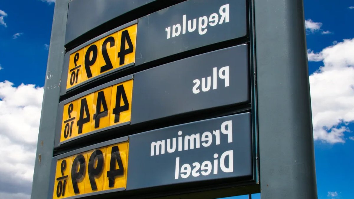 Gas prices rise above $4 per gallon - gas prices rise
