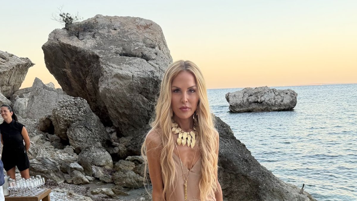 Rachel Zoe Reveals Essentials She Always Packs - rachel zoe essentials