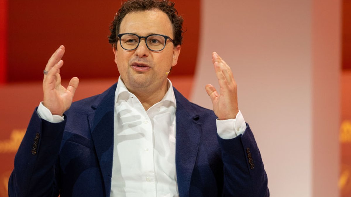 Anthropic CEO cautious on open AI over China risks