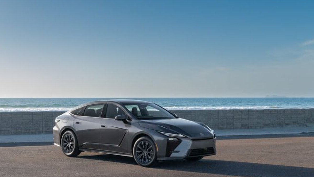 Lexus 2026 ES boasts electric powertrain roomy interior