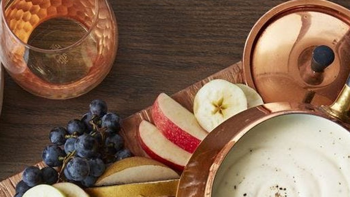 Fondue vs Raclette: A Melting Rivalry Fondue vs Raclette: A Melting Rivalry - fondue vs raclette