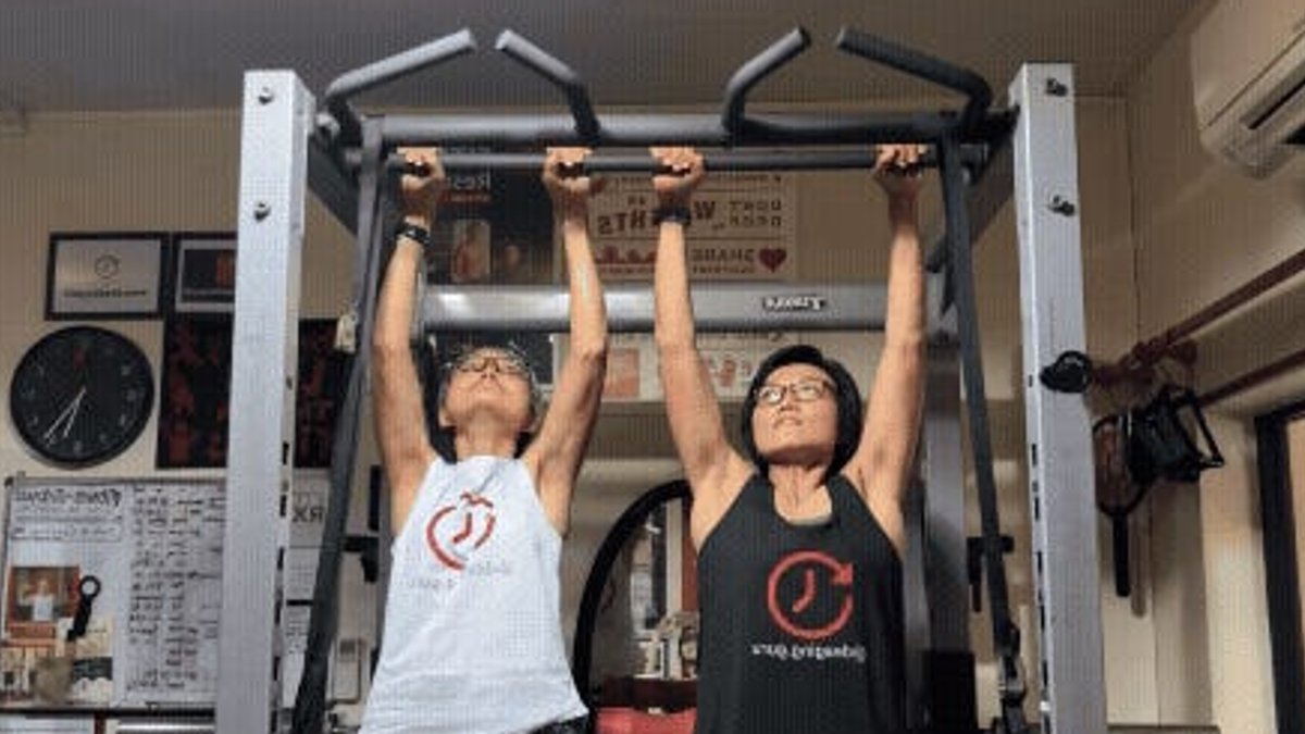 72-Year-Old Woman Pulls Herself Up at 80 - 72-year-old woman pull-up