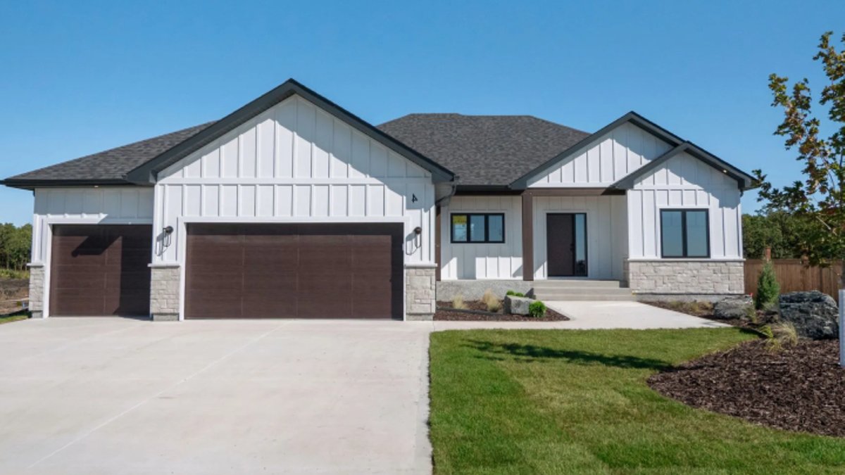Forest Grove Offers Practical Luxury in the Woods Forest Grove Offers Practical Luxury in the Woods - modern luxury home
