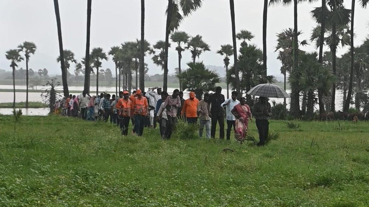 Floodwaters recede in Sabari and Godavari rivers - godavari river flood