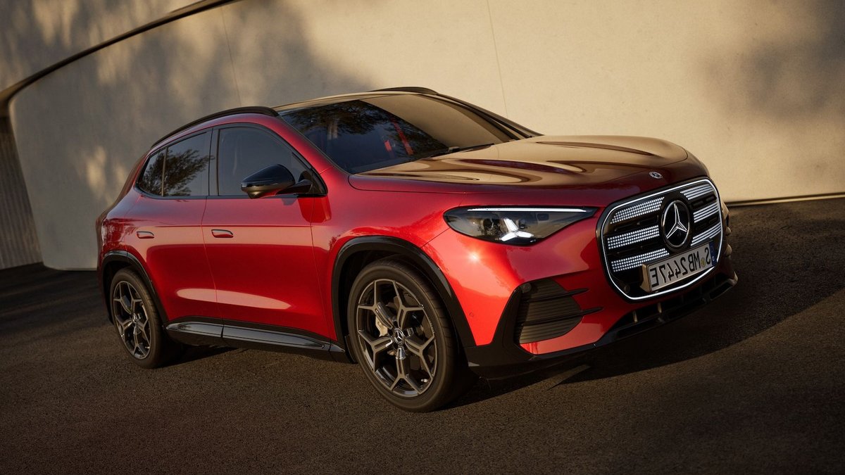 Mercedes Unveils New GLA Models - mercedes gla