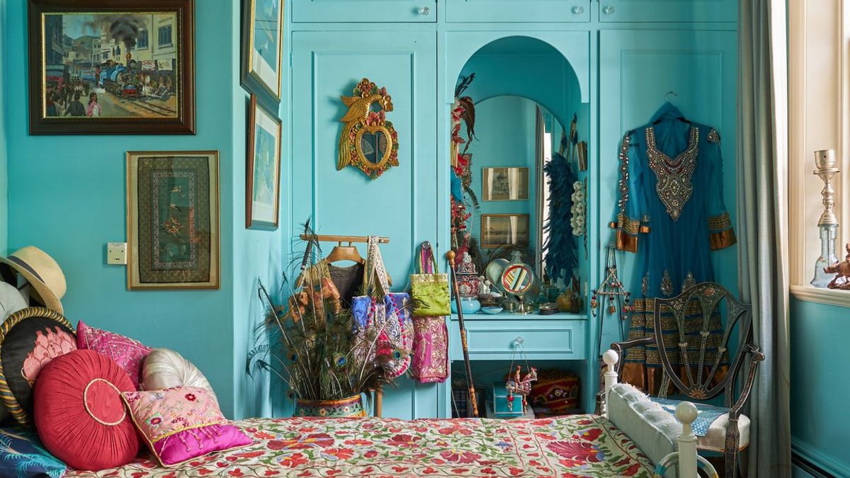 McAlpine estate sale fetches high prices - estate sale