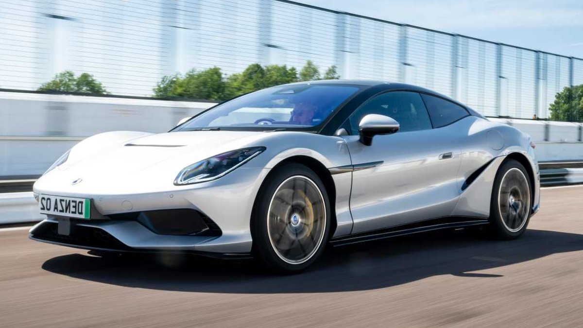 Denza Z Takes on Porsche 911 with 1582bhp Denza Z Takes on Porsche 911 with 1582bhp - denza z