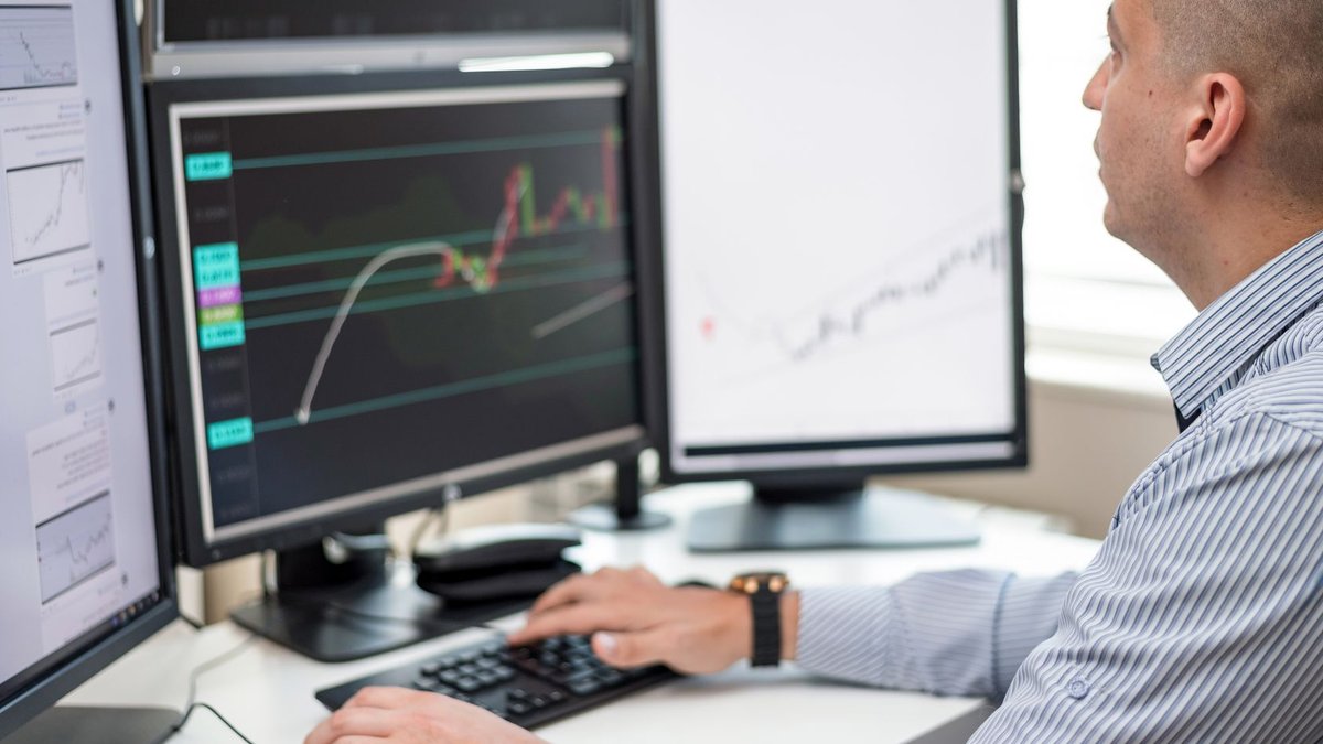 AI revamps financial sector operations - ai fintech