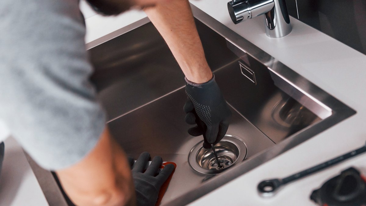 How experts clear stubborn clogged drains How experts clear stubborn clogged drains - clogged drains