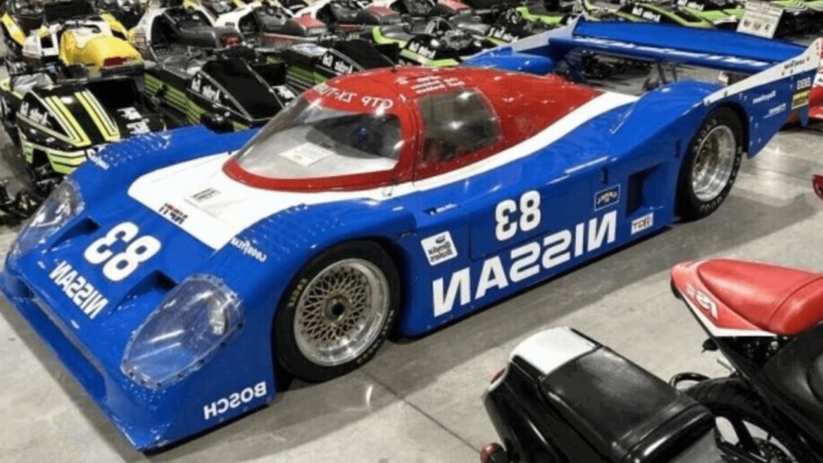 Nissan race car sells for 22900 dollars - nissan race car