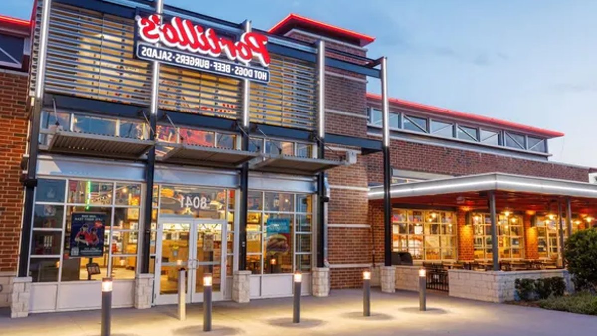 Portillo’s lays off nearly a fifth of corporate staff Portillo’s lays off nearly a fifth of corporate staff - corporate layoffs