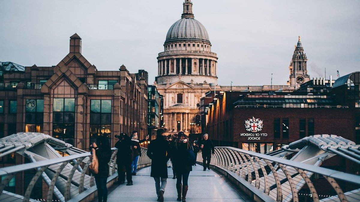 London renters need high six figure salaries London renters need high six figure salaries - rental costs