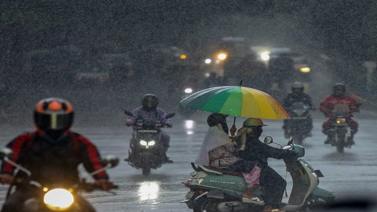 Heavy rain alert for Karnataka today Heavy rain alert for Karnataka today - karnataka rain