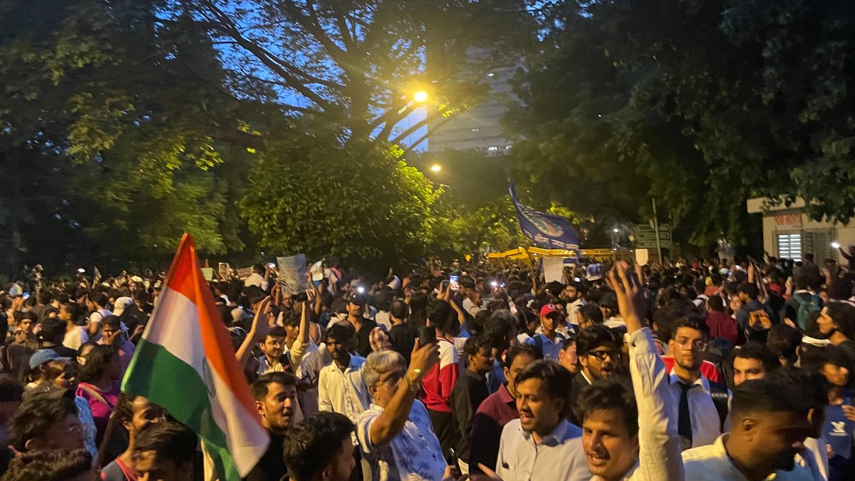 Supreme Court rebukes police over student protests - student protests