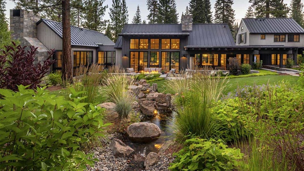 Mountain Home Blends Seamlessly with Nature - mountain home
