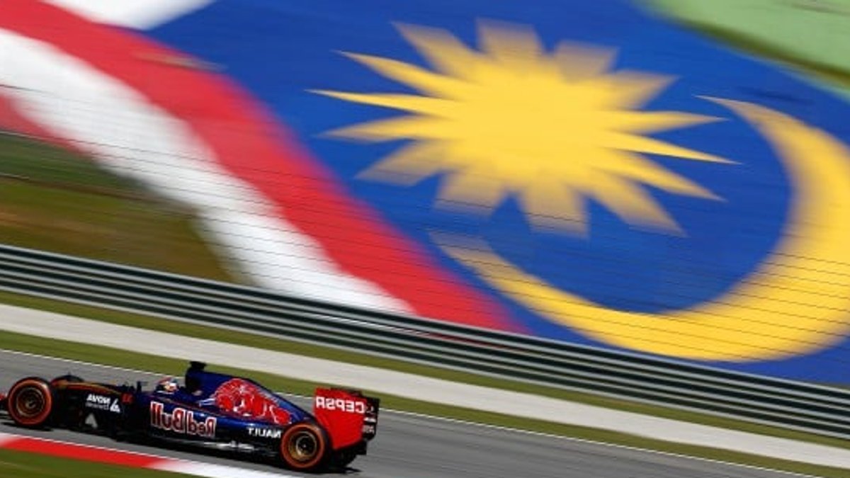 Tun Mahathir urges Malaysia to host F1 again - malaysia f1