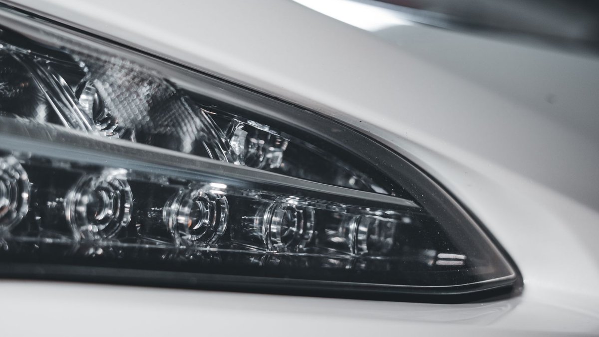 Porsche uses robots in car production - car production