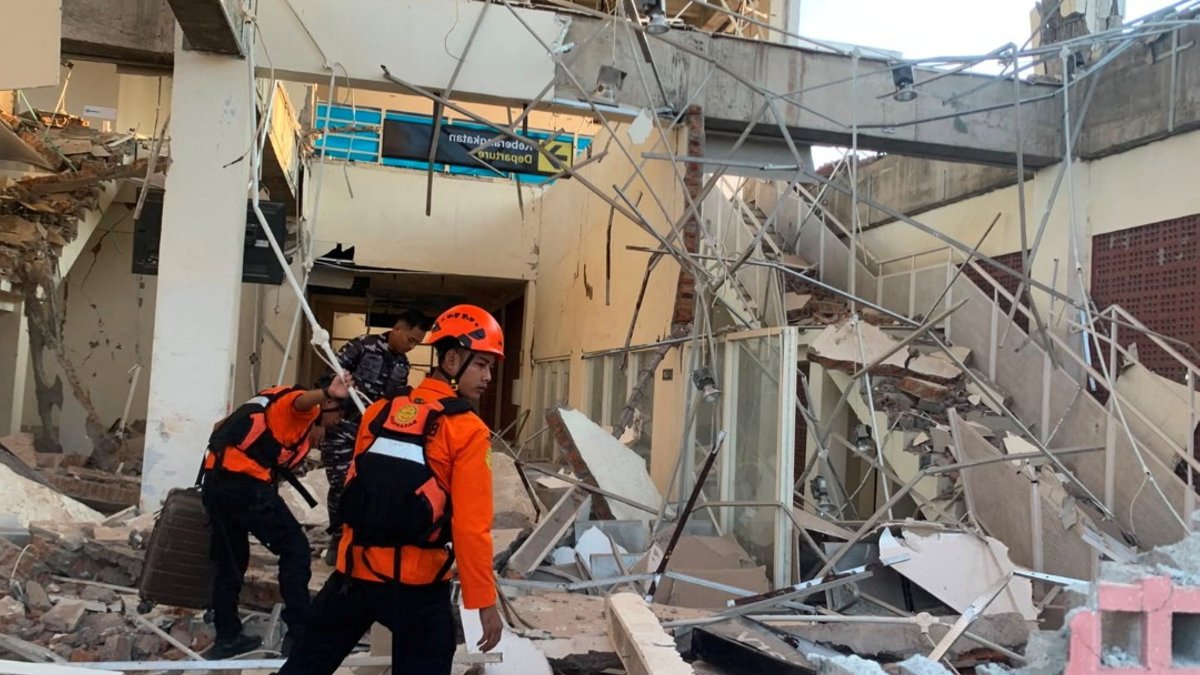Strong quake kills five in Indonesia Strong quake kills five in Indonesia - indonesia earthquake