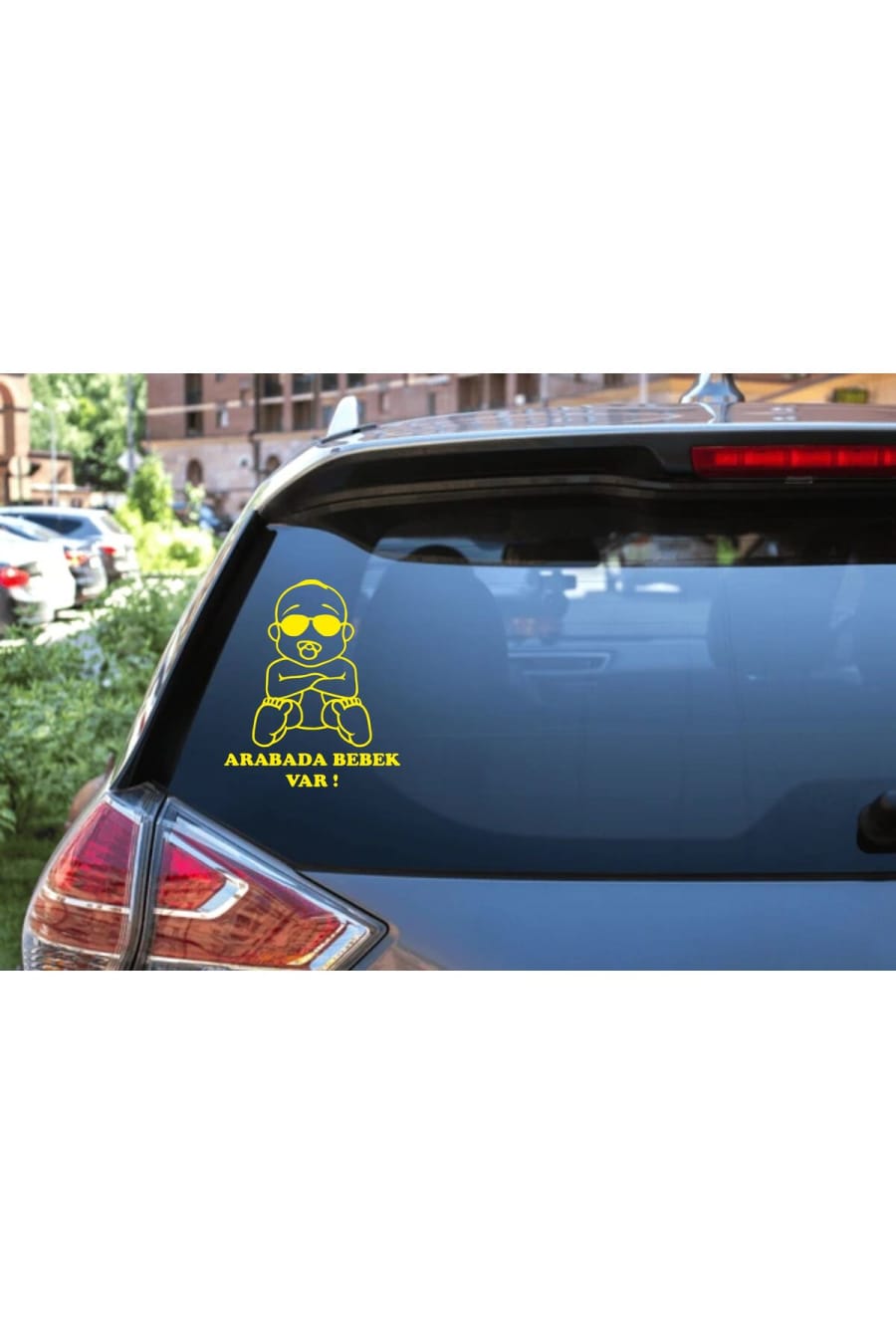 Arabada Bebek Var Cam Sticker 15x17,6 Cm