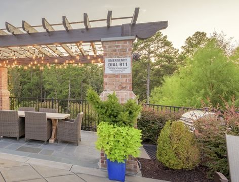 Pool Outdoor Seating at Ridge at Chenal Valley luxury apartment homes in Little Rock, AR