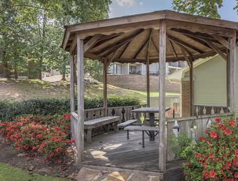 Exterior Gazebo at Westside Creek luxury apartment homes in Little Rock, AR